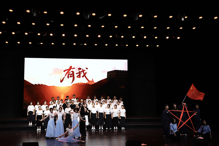 1791440956195758.jpg 图片5:高一7班《有我》.jpg