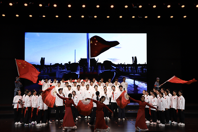 1791440997985927.jpg 图片7:高一2班《我爱你中国》.jpg